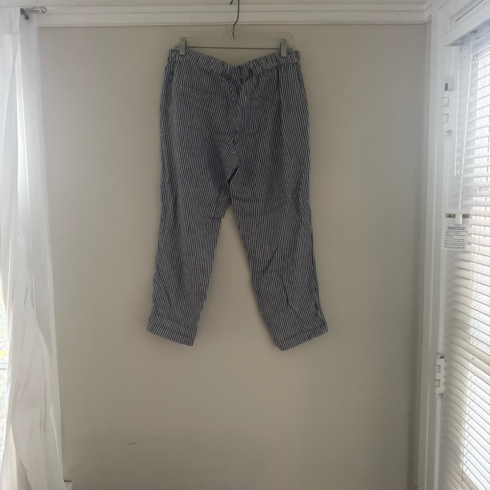 Old Navy Women's Striped Ankle Pants - Black and White